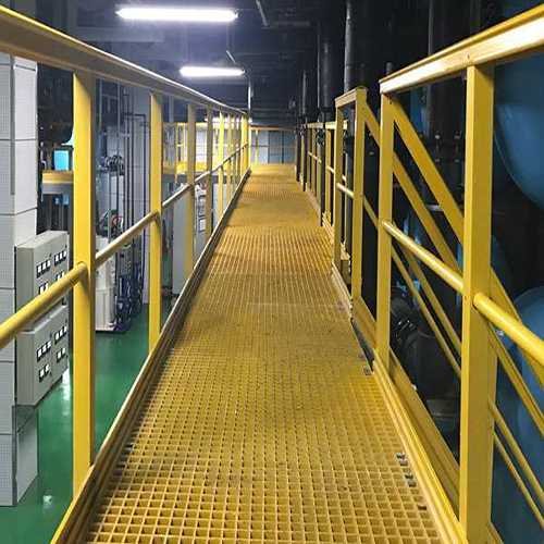 グラスファイバー製プラットフォーム